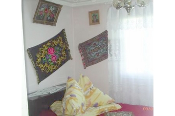 Rumunia Privát Pojorâta, Zewnątrz